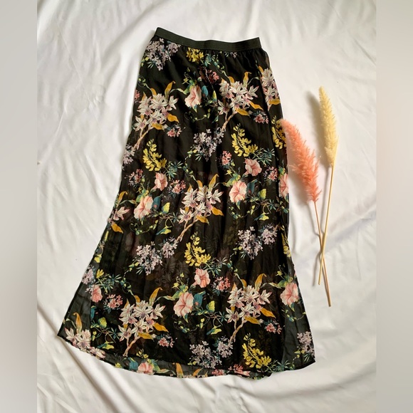 NWT HM SKIRT SIZE 8 BRAND NEW WITH TAG - Picture 1 of 3